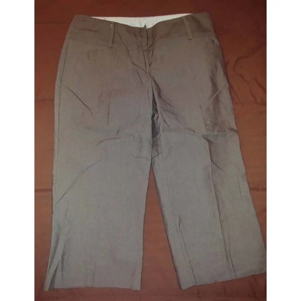 Juniors Flirtatious Flat Front Grey/Gray Shorts/capris Size 7 (E1)